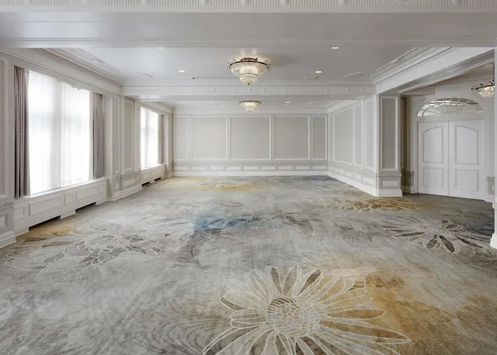 Fairmont Hotel Macdonald